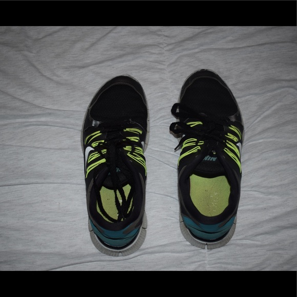 Women’s Nike Shoes - Picture 1 of 6